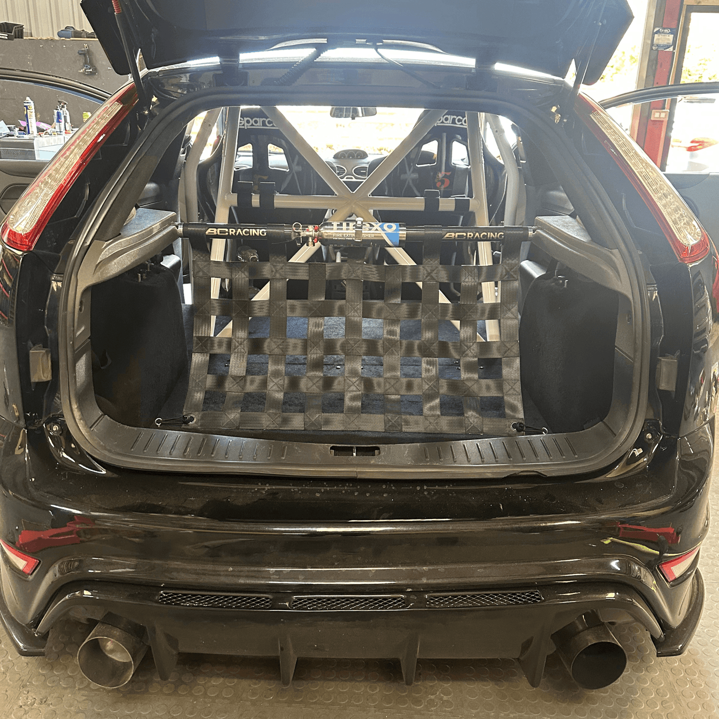 Ford Focus MK2 Rear Strut Bar & Boot Cargo Net Kit Interior Brace 2004–2011