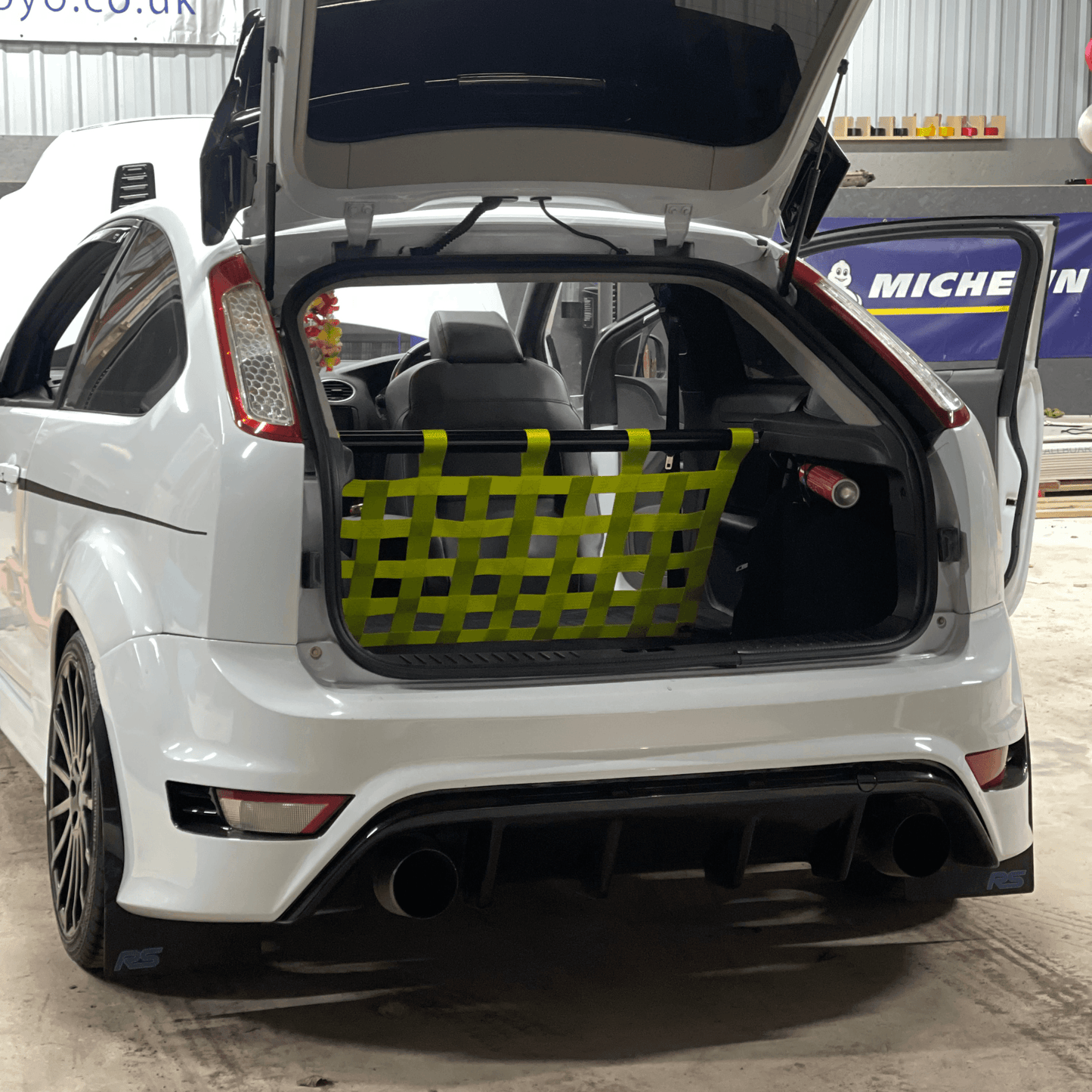 Ford Focus MK2 Rear Strut Bar & Boot Cargo Net Kit Interior Brace 2004–2011