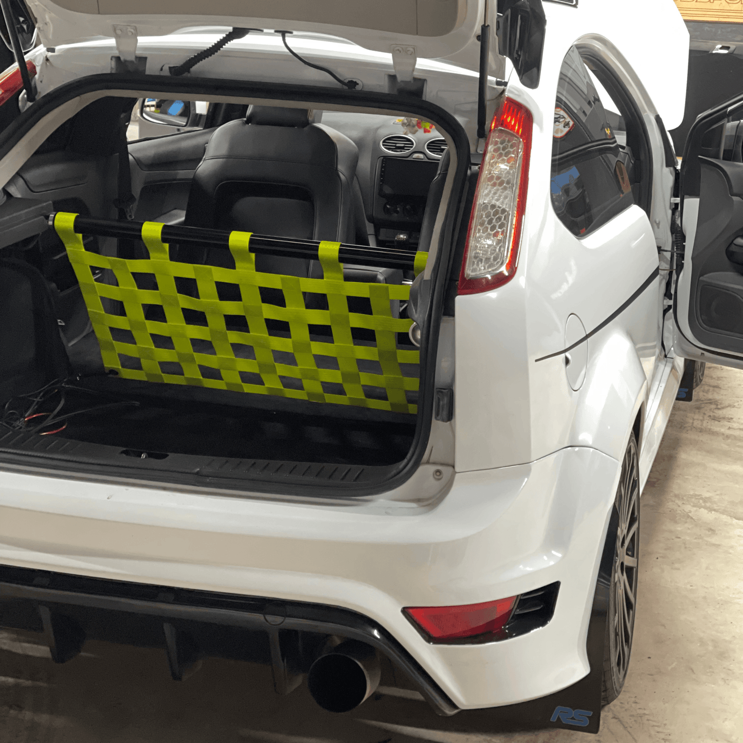 Ford Focus MK2 Rear Strut Bar & Boot Cargo Net Kit Interior Brace 2004–2011