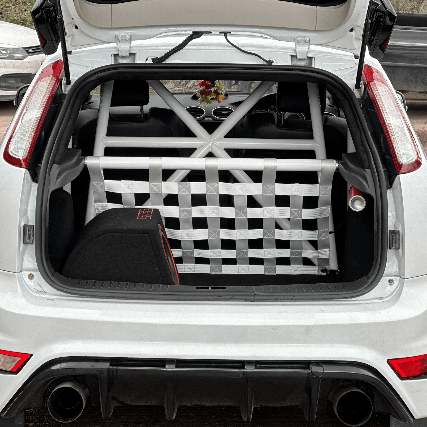 Ford Focus MK2 Rear Strut Bar & Boot Cargo Net Kit Interior Brace 2004–2011